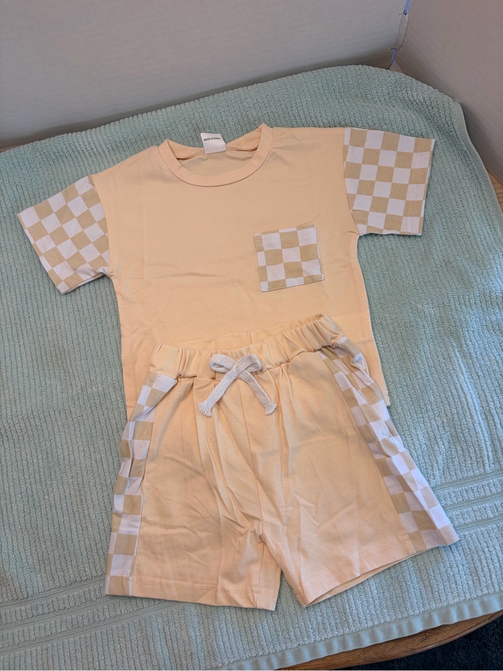 Kids Peach Checkerboard Pocket Tee & Shorts Set